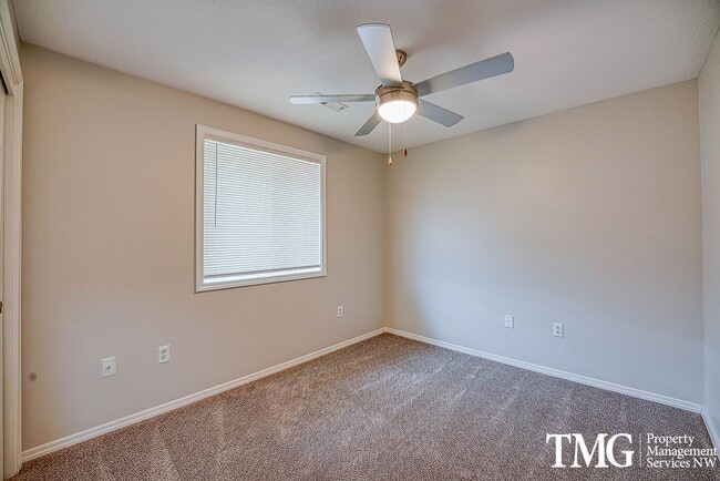 Building Photo - Beautifully Remodeled 3BR Home with Fenced Backyard