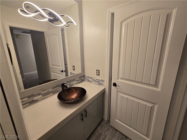 Building Photo - 5264 Child Ct