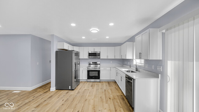 Building Photo - 3925 N Drexel Ave