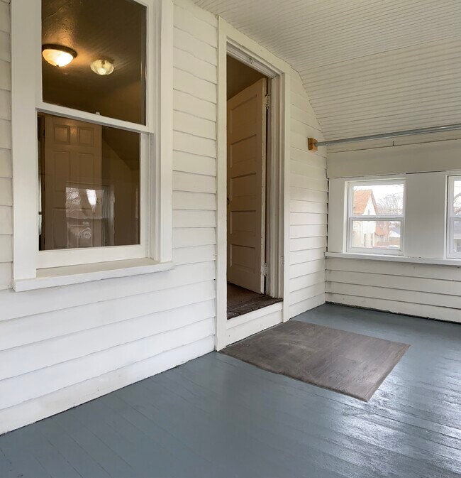 Sun porch entrance. - 503 Middle