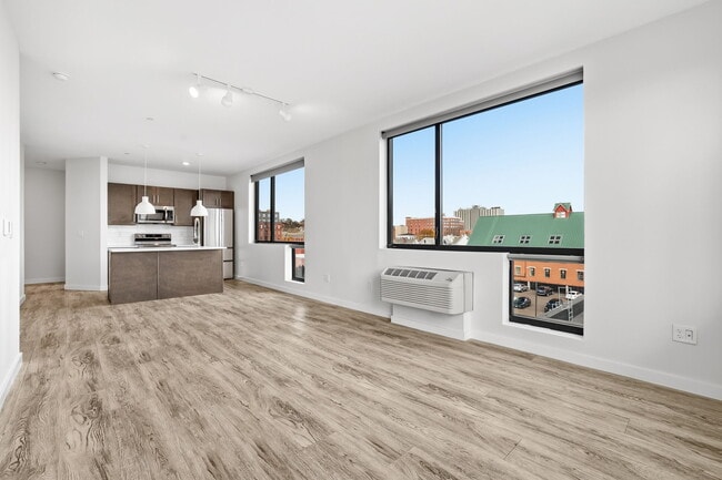 Building Photo - 19 Day St