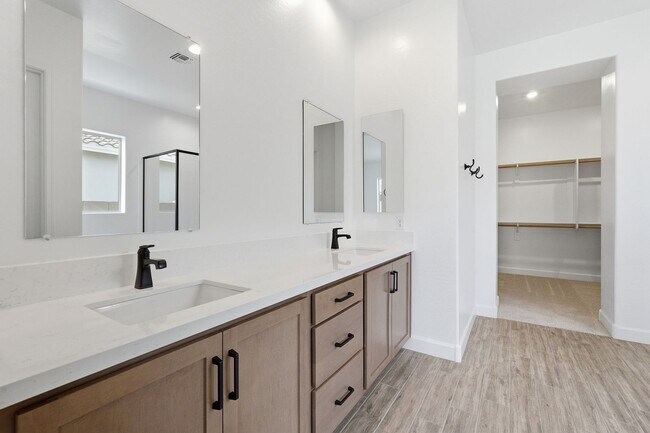 Building Photo - 2942 Manzanilla Ave