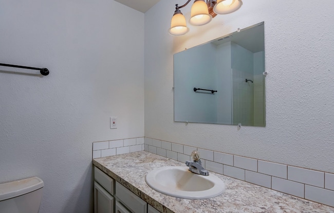 Building Photo - Lake Shore 3 Bedroom- Single Level!