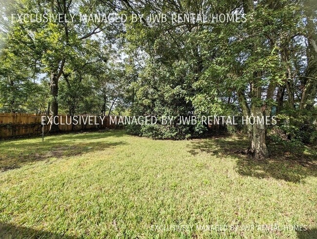 Building Photo - 1630 Detroit St