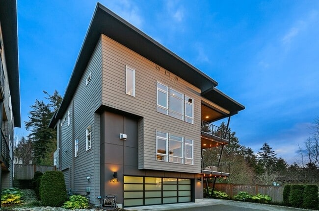 Building Photo - 11214 NE 68th St