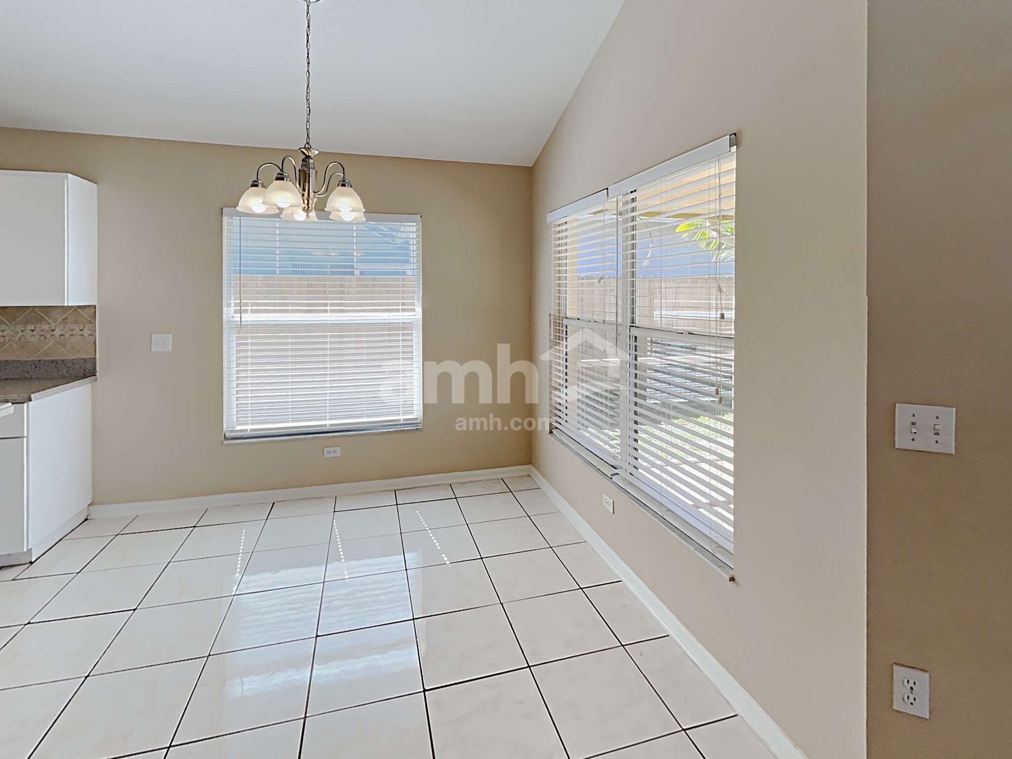 Building Photo - 16502 Lake Heather Dr