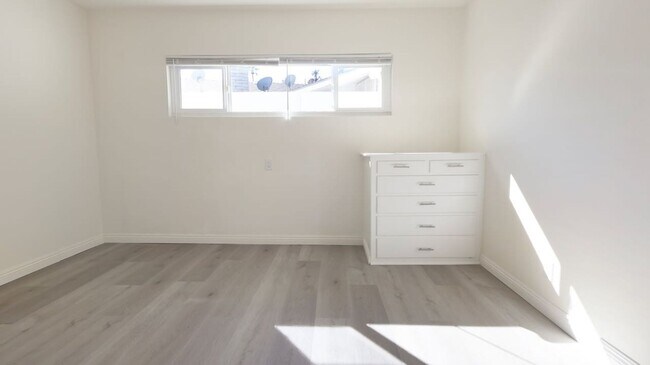 Building Photo - Chi110