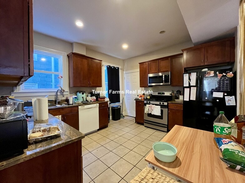 Building Photo - 122 Calumet St