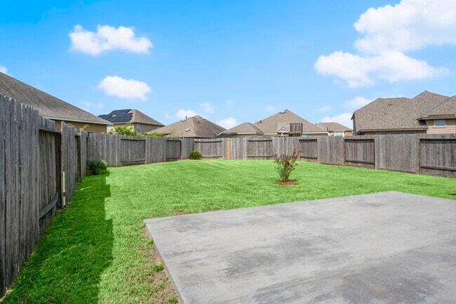 Building Photo - 3835 Raintree Village Dr