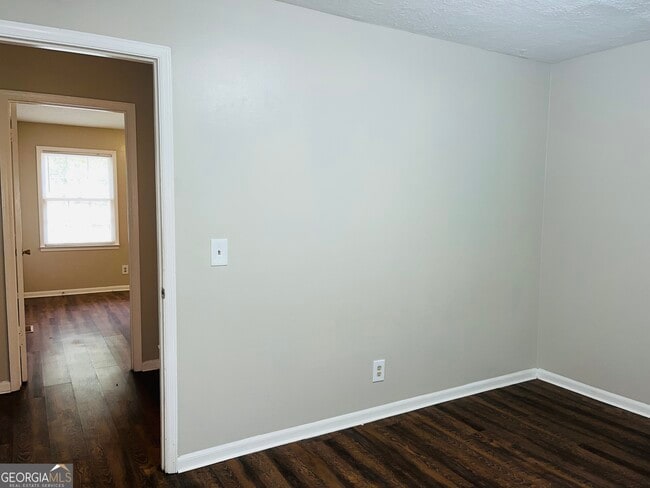 Building Photo - 606 Elm St