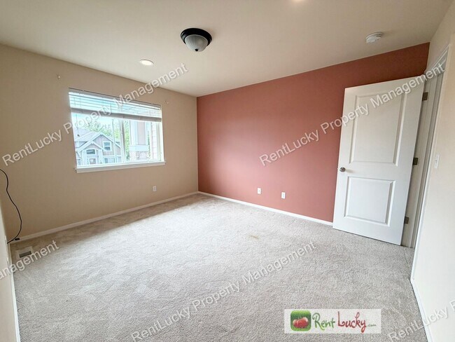 Building Photo - Amazing 5 Bedroom Home in Bothell with Gorgeous Finishes and Large Family Room!