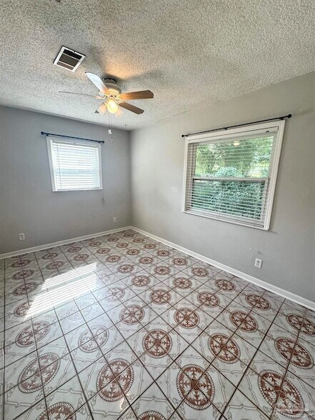 Building Photo - 802 Blue Springs Dr