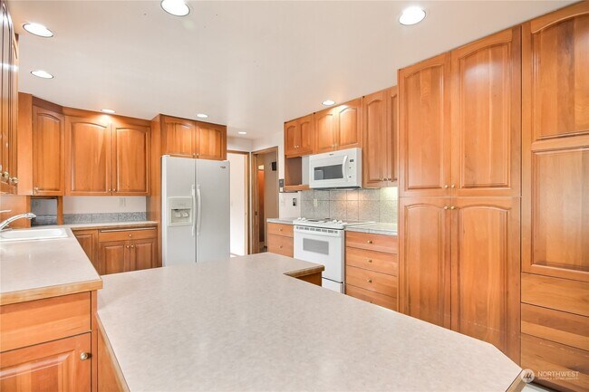 Kitchen - 3527 Shattuck Ave S