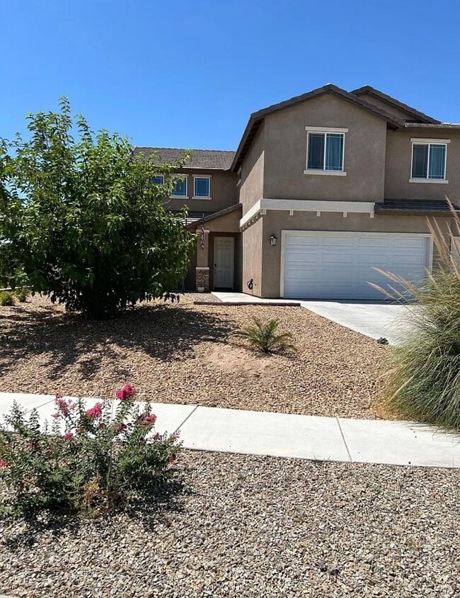 Building Photo - 4 bedroom 3bth Oak Hills area! Close to the 15 Freeway!