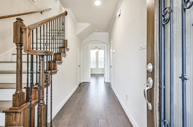 Building Photo - 1504 Peyton Oaks Pl