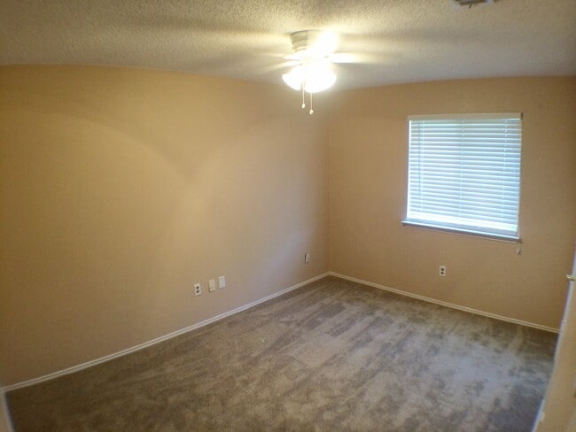 Building Photo - Elegant 4-2.5 featuring amazing upgrades!