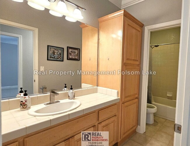 Building Photo - 5 Bedroom Carmichael Home + Large Bonus Room | 3-Car Garage & RV/Boat Parking