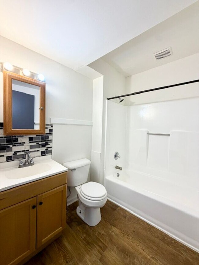 Building Photo - 1 Bedroom, Coin Laundry, Parking-York City SD