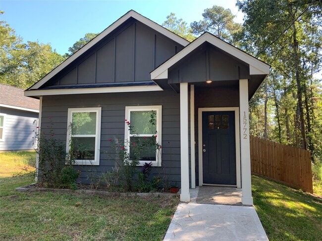 Building Photo - 15772 Aspen Dr