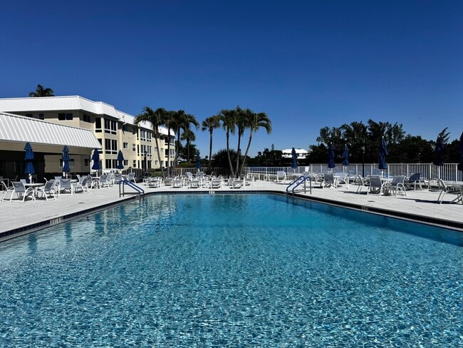 Building Photo - 32 Colonial Club Dr