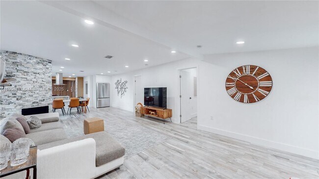 Building Photo - 2525 Garfield St