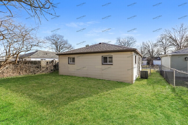 Building Photo - 3264 Warfield Ave