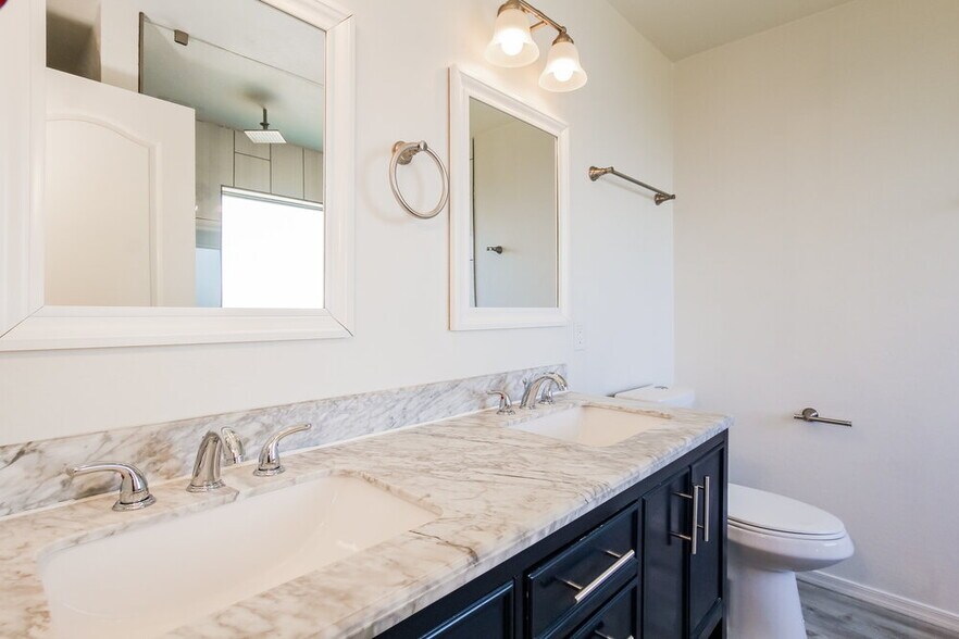 Building Photo - 4449 N 123rd Dr