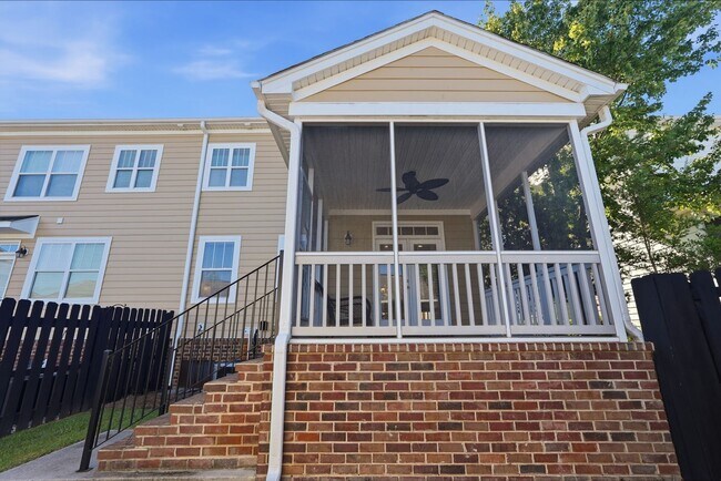 Building Photo - 313 Lakeview Dr
