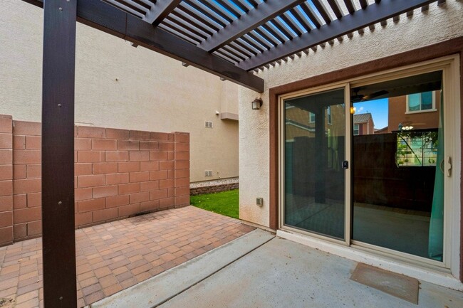 Building Photo - 2220 S Ponderosa Dr
