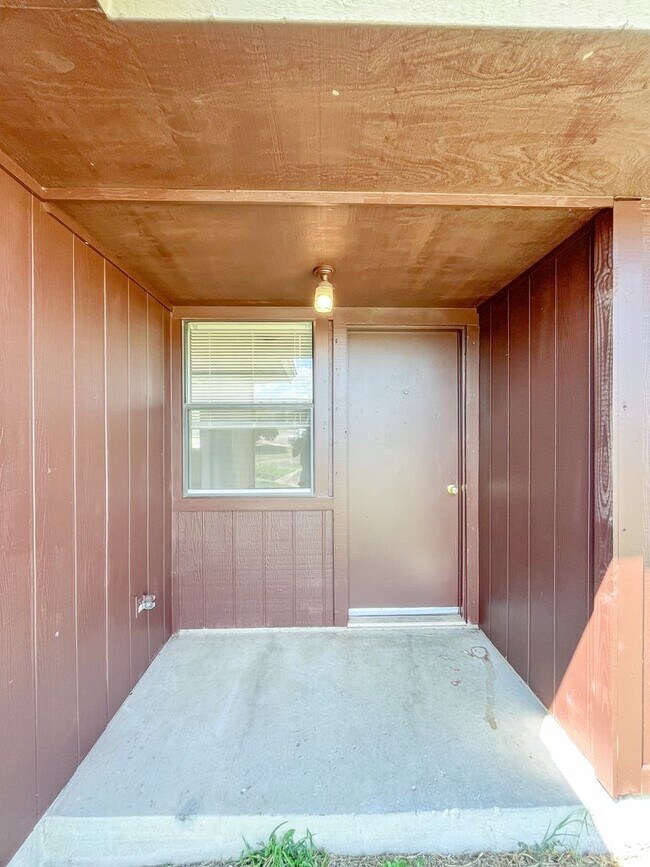 Building Photo - 306 North Dr