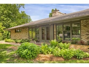 Building Photo - 3465 Deephaven Ave