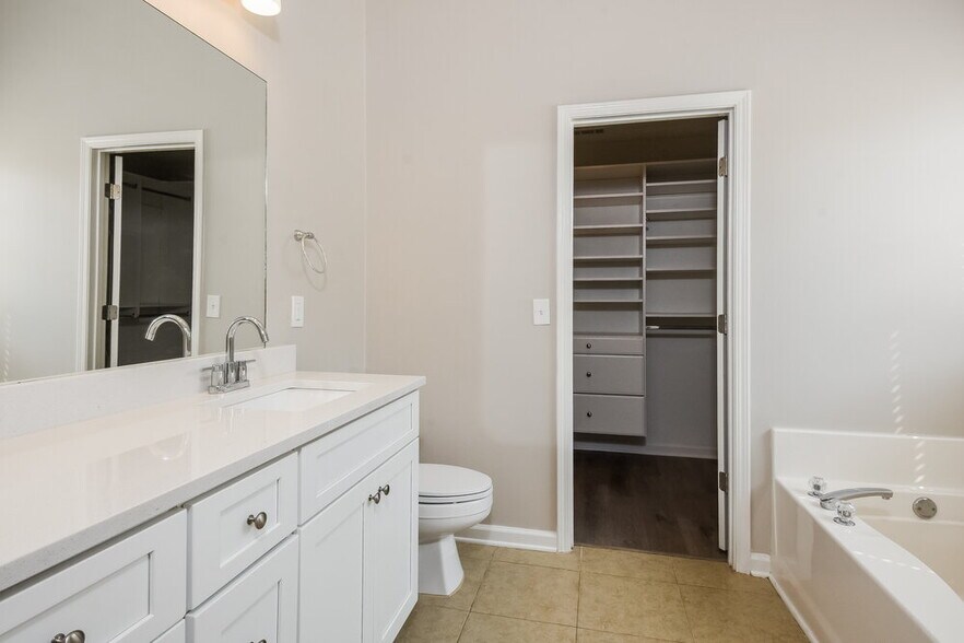 Building Photo - 3223 Deer Valley Dr NW