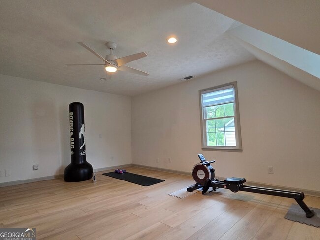 Building Photo - 215 Calgary Dr