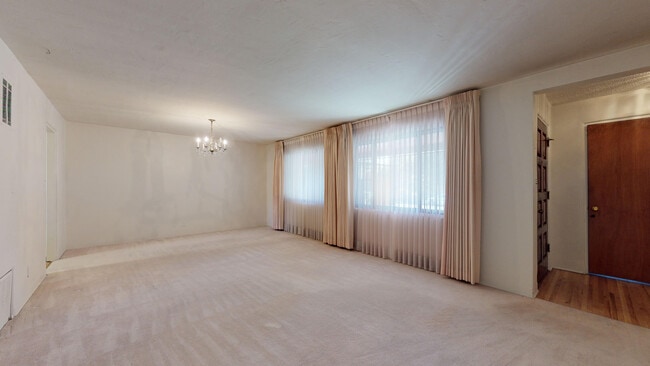Building Photo - UPTOWN 3/BD 2/BA 1/CP WORKSHOP