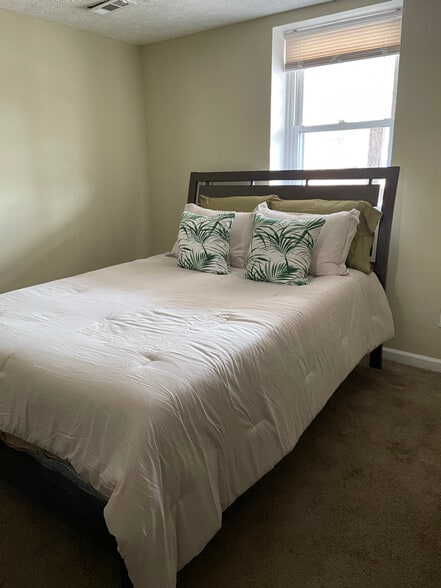 Building Photo - 888 W Lombard St