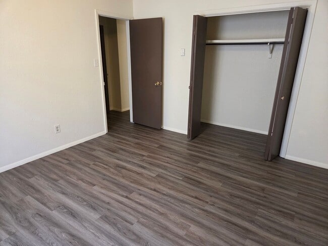Building Photo - Cute Spacious 3 Bedroom Condo