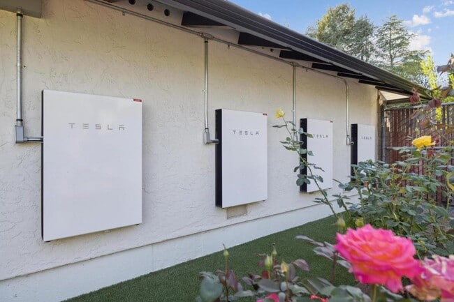 Building Photo - 6 Friars Ln