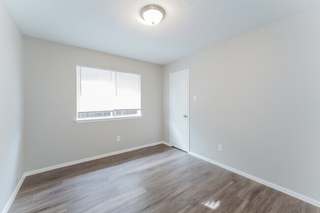 Building Photo - 7011 Pickett Dr