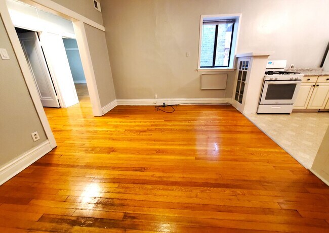 Building Photo - 2066 W Hutchinson St