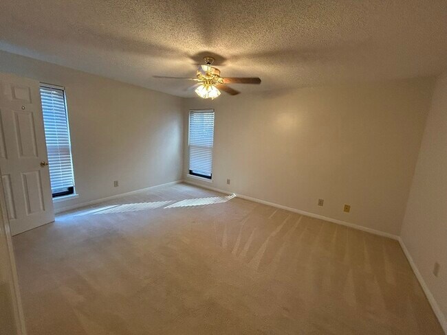 Building Photo - Move-in Ready Luxurious 2 bedroom, 2 bathroom affordable condo in Hoover, Alabama