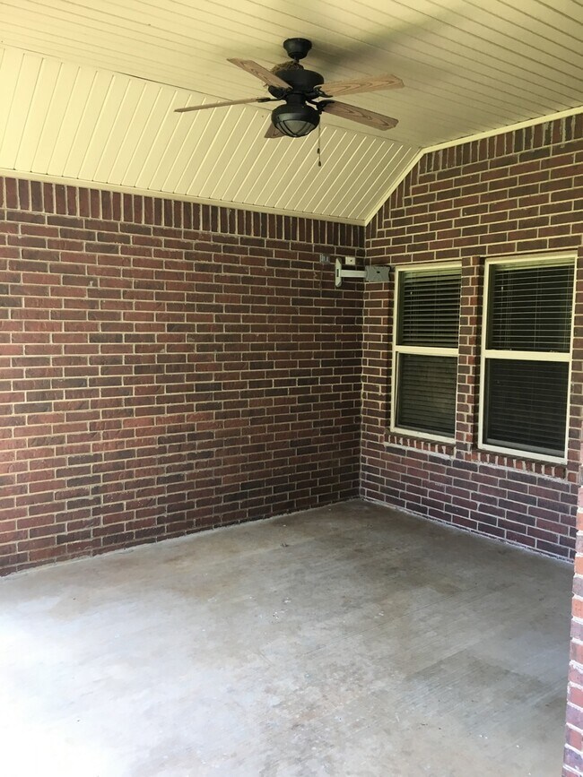 Building Photo - 4109 W Stoney Bend Dr