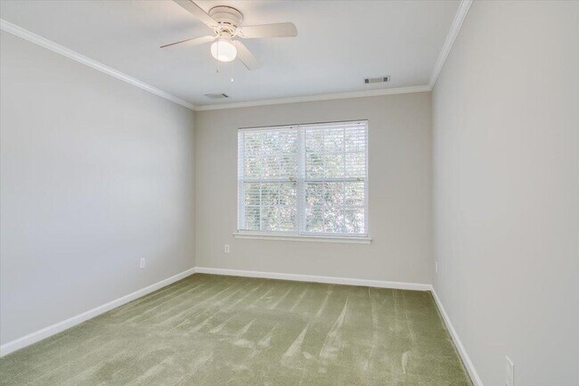 Building Photo - 702 Lakeside Landing Ct