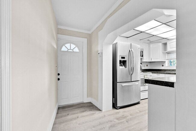 Building Photo - 3120 SW 27th St
