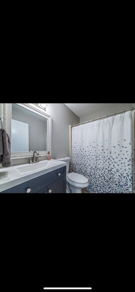 Building Photo - 156 Island View Ln
