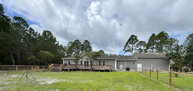 Building Photo - A must see country home 15 minutes to the ...