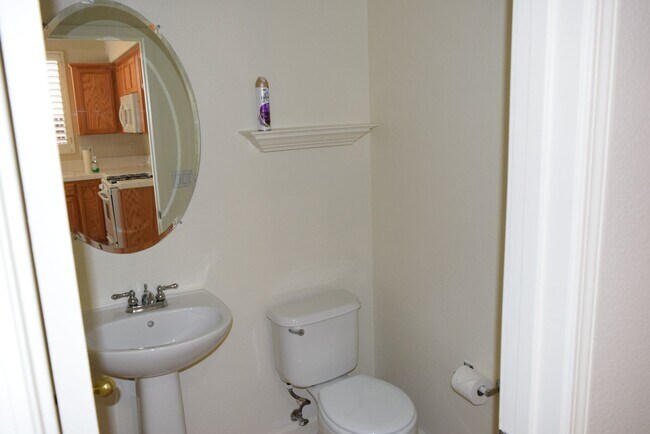 Building Photo - Tracy Home Available in Desirable Edgewood...