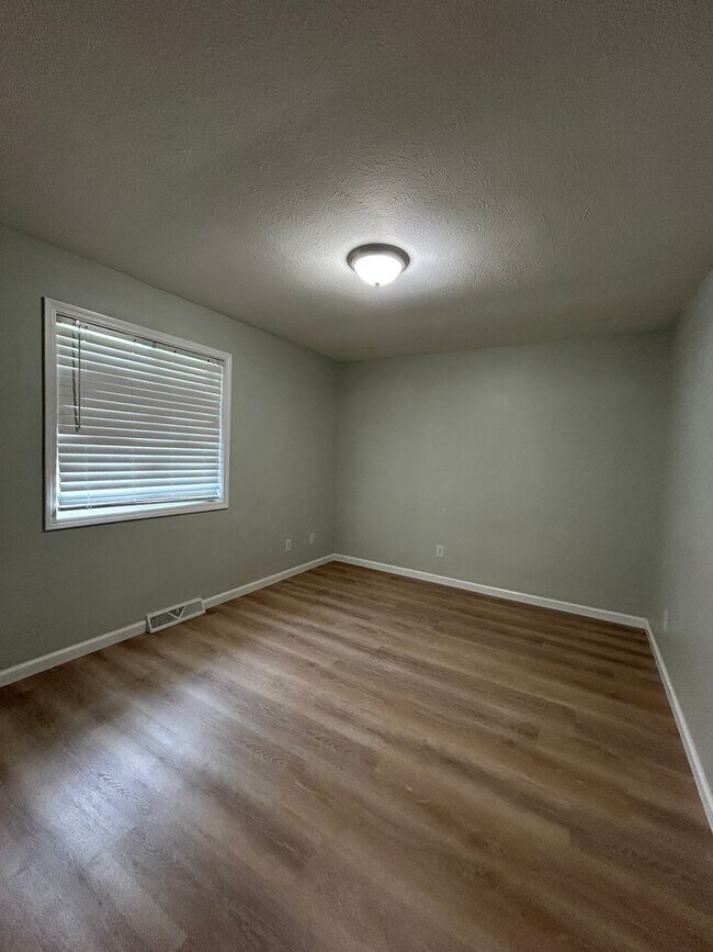 Building Photo - 926/928 Sprucewood Ln