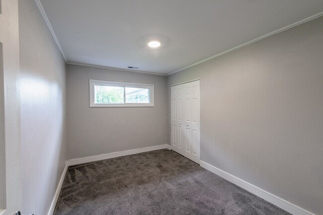 Building Photo - 425 Lakewood Blvd
