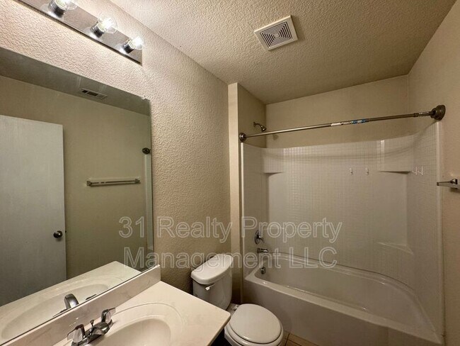 Building Photo - 1415 Swan Ridge Dr