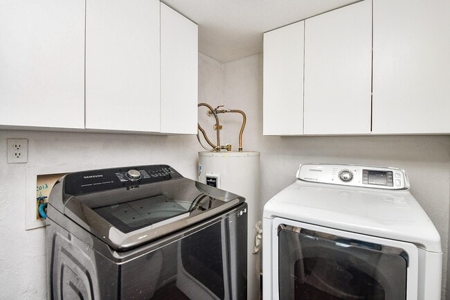 Building Photo - 6915 Jeb Stuart Dr